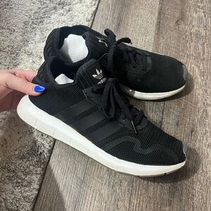 Womens adidas tennis shoes